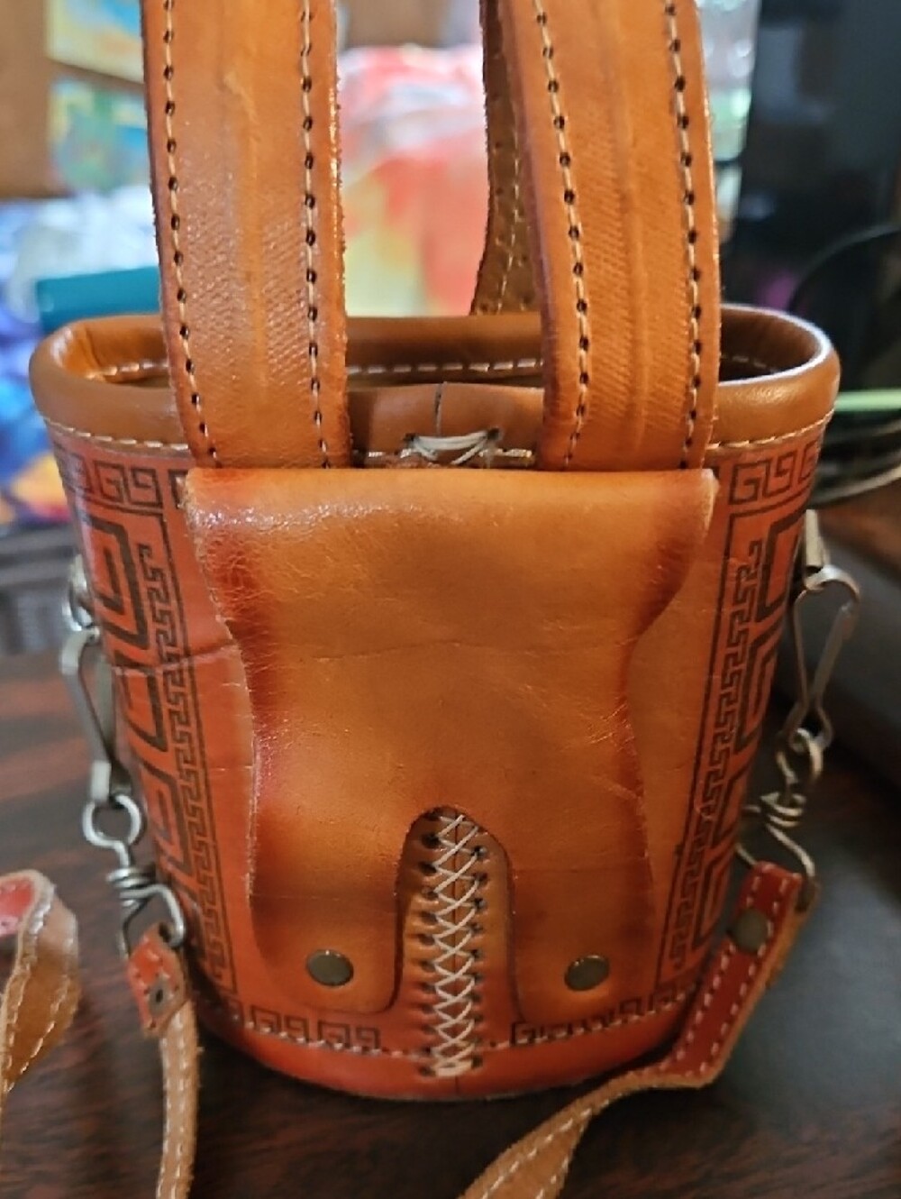 Hand-Painted Tan Leather Crossbody Bag with Turn-Lock Closure - Picture 2 of 5
